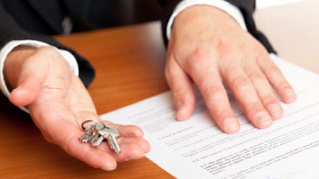 ¿A quién pertenece el contrato de mantenimiento de un bien arrendado en Colombia?