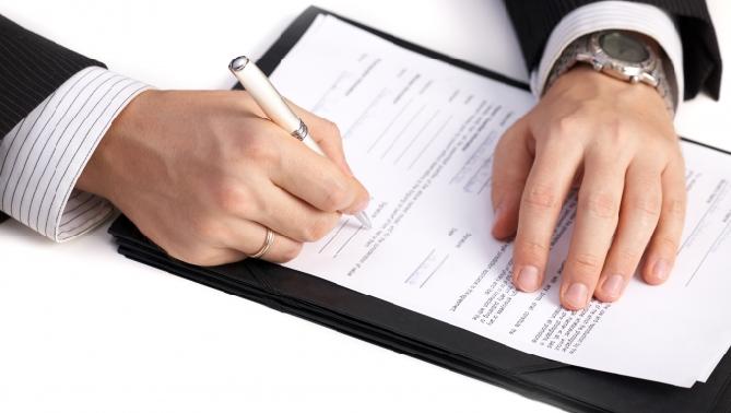 ¿Cuáles son los derechos del trabajador en un contrato de trabajo?