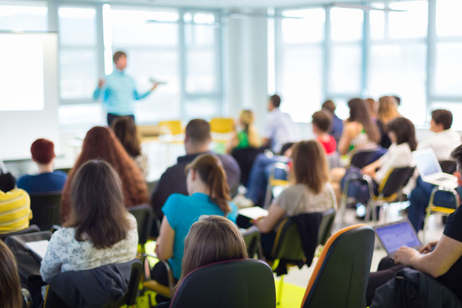 ¿En qué consiste el contrato de aprendizaje con universitarios?