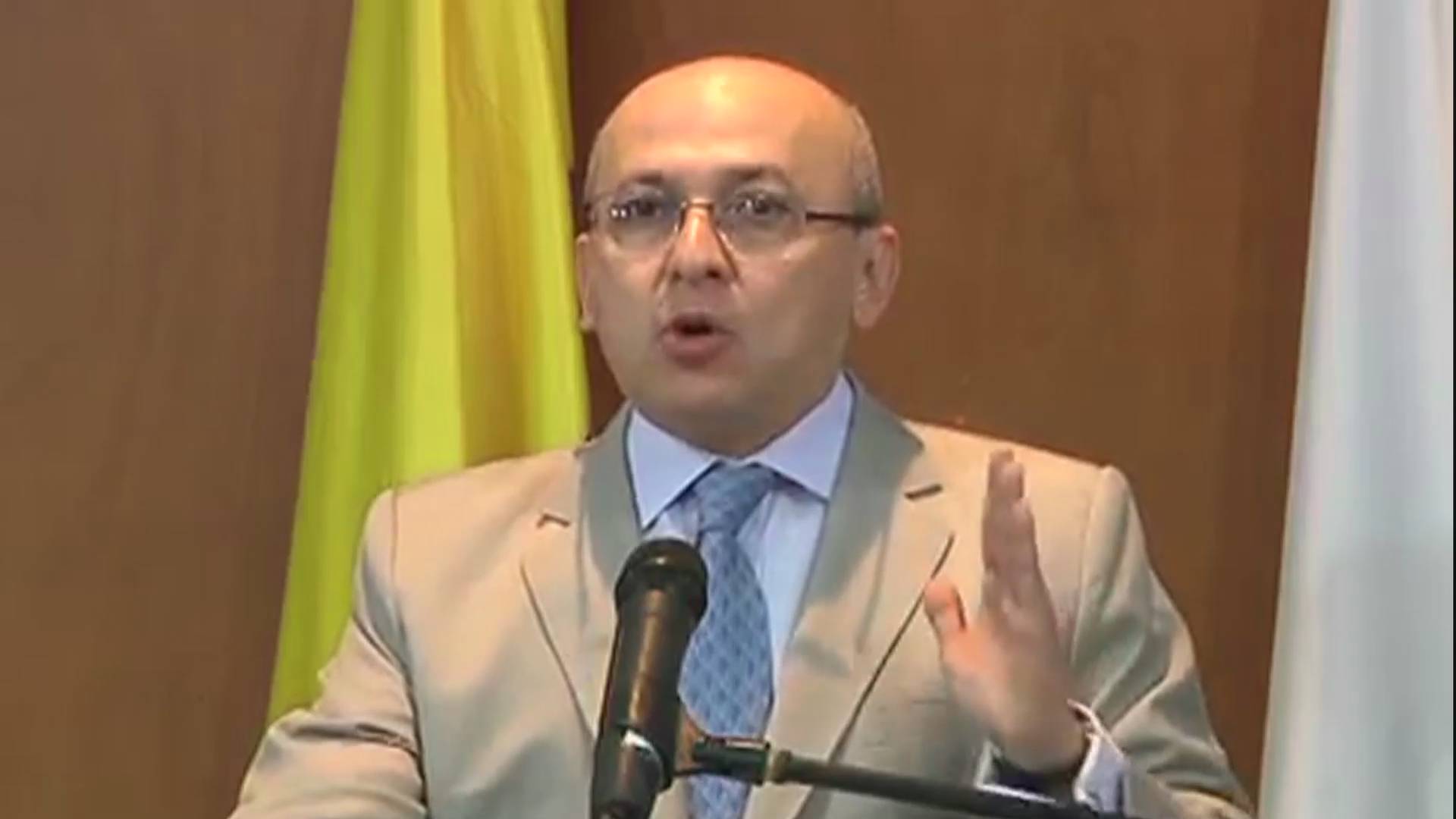 El Fiscal, Eduardo Montealegre, propone dejar a jefes de guerrilla exentos de cualquier acción penal