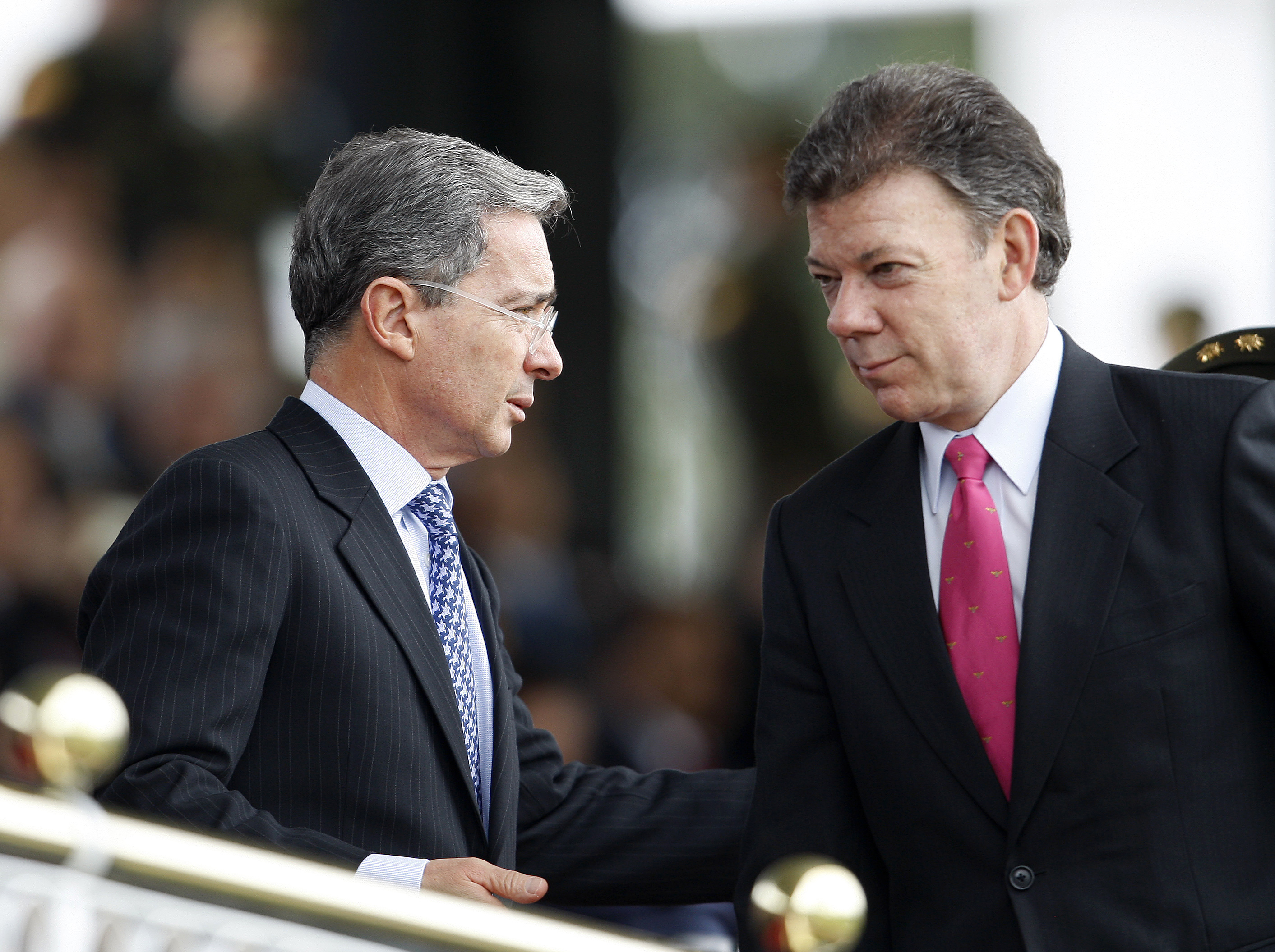 ¿Será posible el encuentro entre Uribe y Santos?