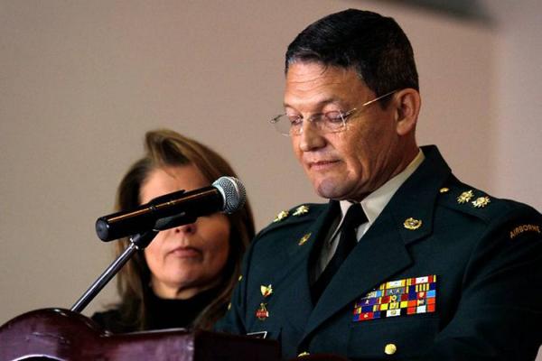 Tras su liberación el general Alzate renuncia a su cargo