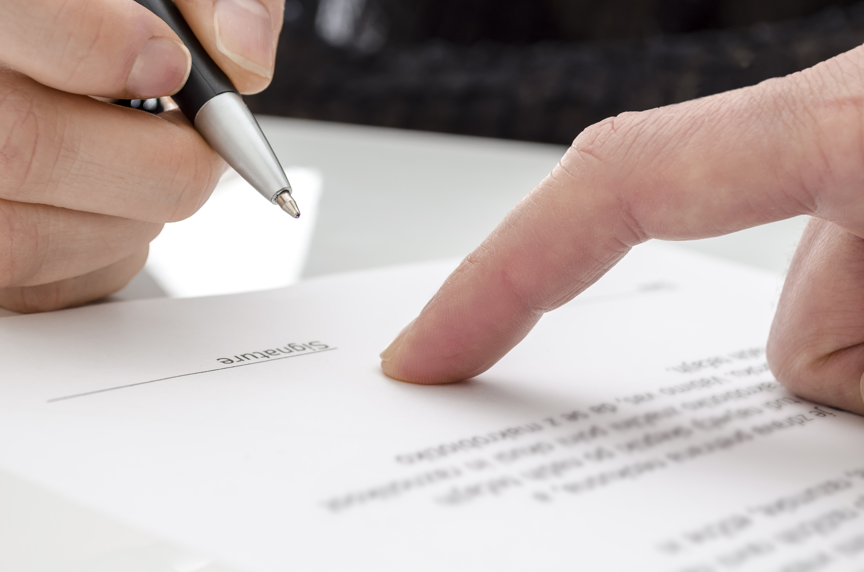 ¿Qué importancia tiene un contrato en una relación comercial?