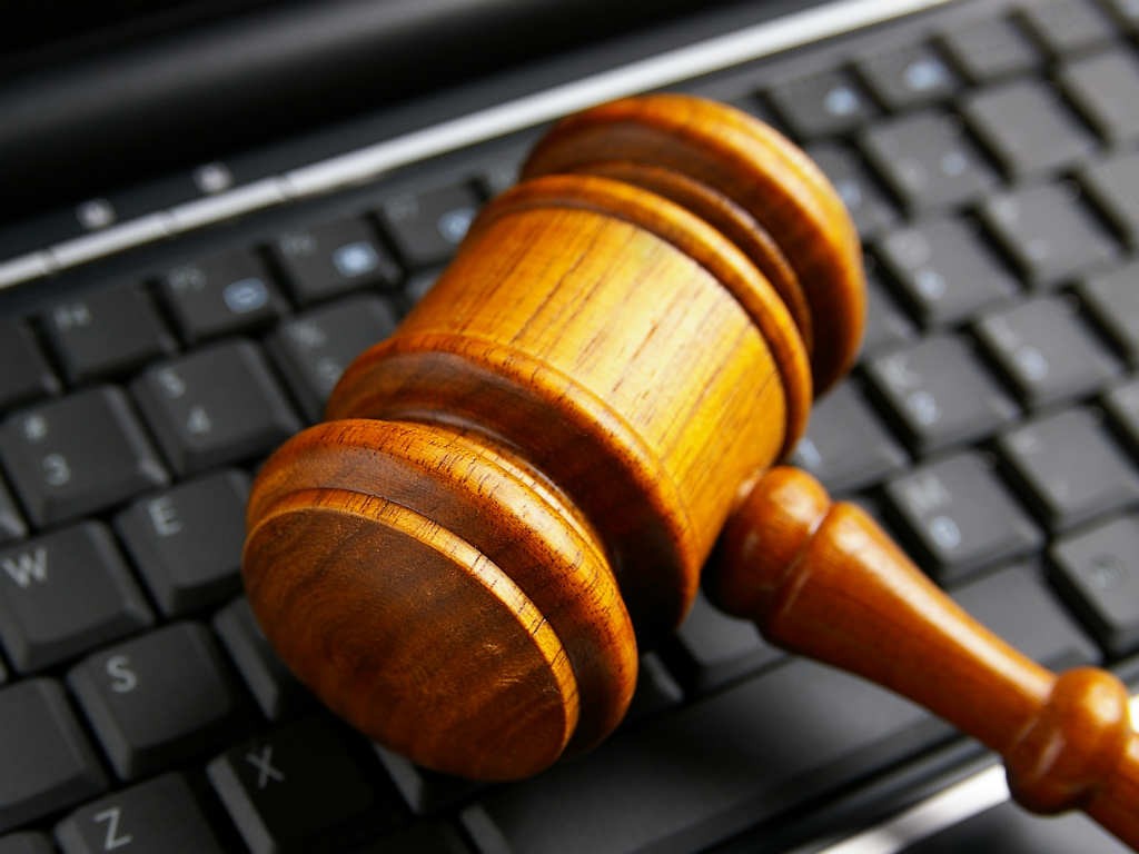 Leyes que protegen los derechos de autor en la era digital Leyes que protegen los derechos de autor en la era digital