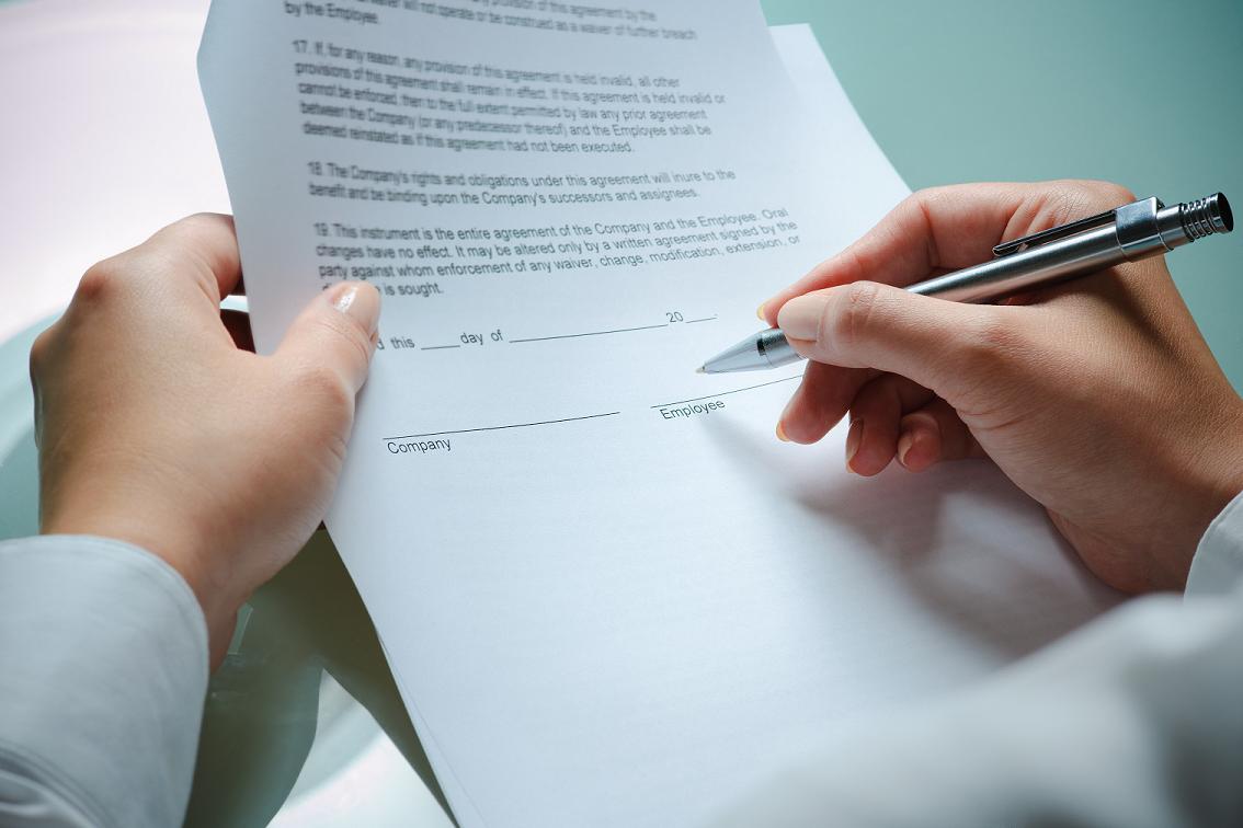 ¿En qué consiste un contrato de trabajo a destajo en Colombia?