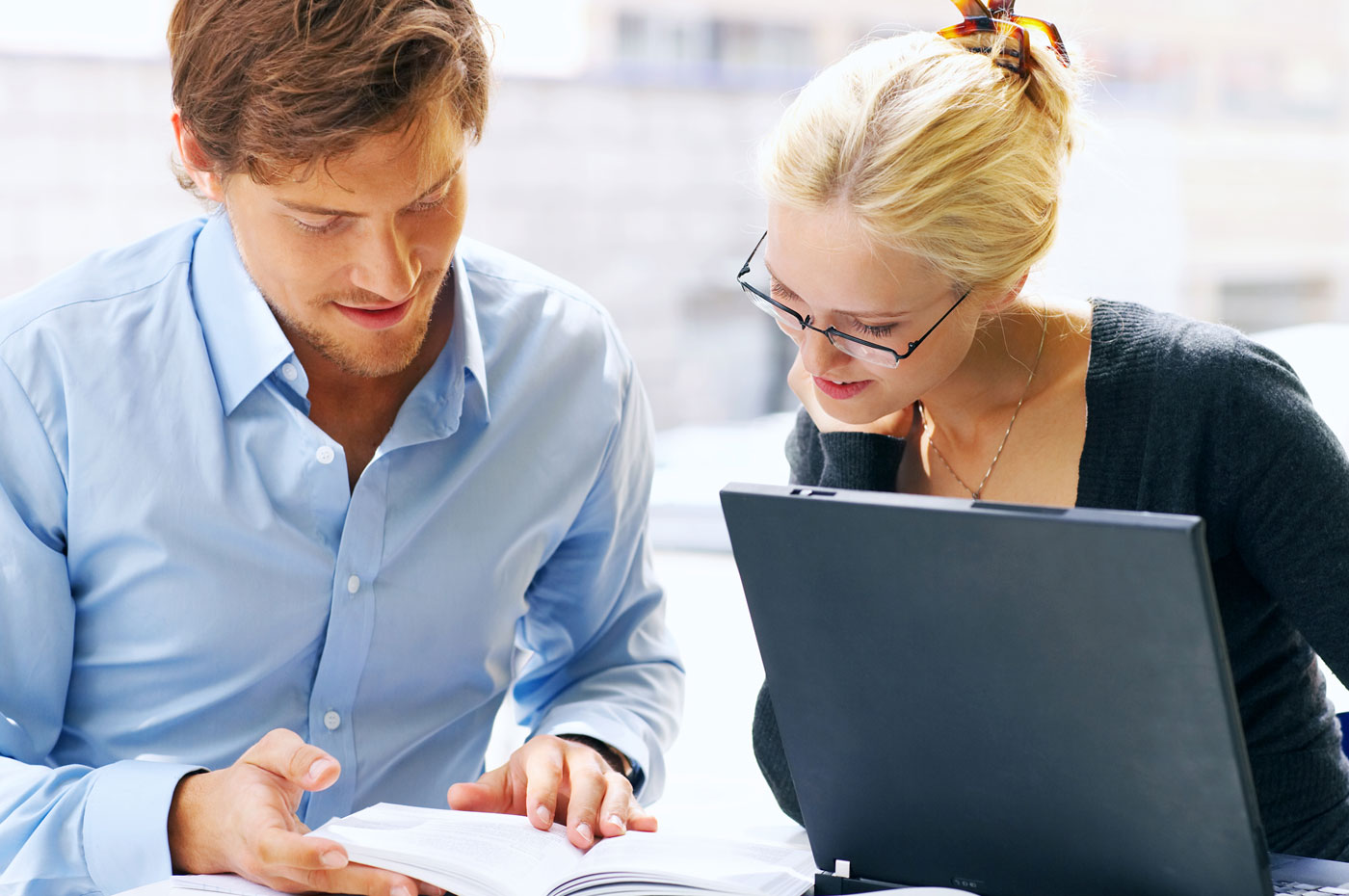 ¿Qué diferencia servicio técnico de asistencia técnica?