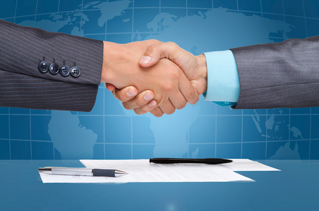 ¿Qué es un contrato mercantil y qué tipos de contratos existen?