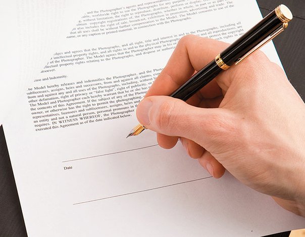 ¿Qué es un pacto de preferencia en el contrato de suministro?